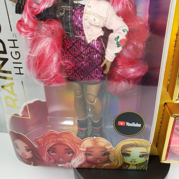 MGA Entertainment Rainbow High Series 3 Daria Roselyn Pink Hair Fashion Doll - Picture 8 of 16